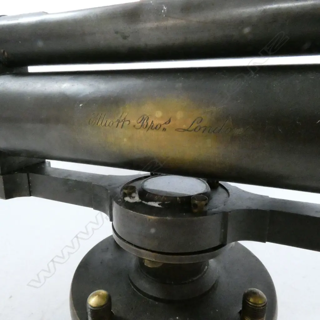 N.Z.R. MARKED CASED DUMPY LEVEL BY ELLIOT BROS., LONDON. RACHET GEAR MECH AT FAULT Image 1++